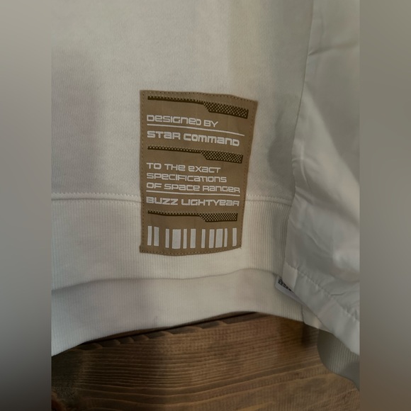 Disney Buzz Lightyear Star Command long sleeve crew Large NWT - Picture 2 of 4